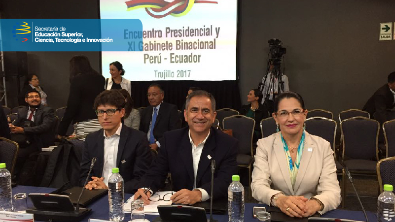 Augusto Barrea (c), durante el encuentro presidencial en el que se abordan temas de importancia nacional