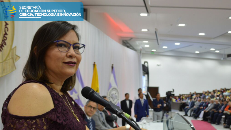 Cecilia Paredes, durante su discurso de posesión como rectora de la ESPOL
