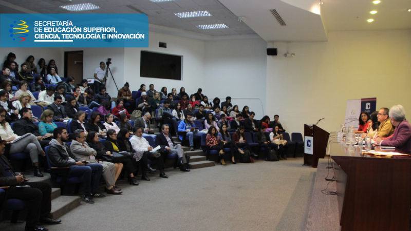 El panel sobre el Acoso sexual se efectuó en la FLACSO, con la presencia de estudiantes, docentes y representantes de organizaciones sociales.