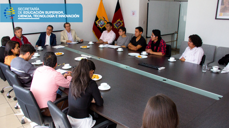 Diálogo entre secretario Augusto Barrera y estudiantes de la UNL permite el cese de la huelga de hambre