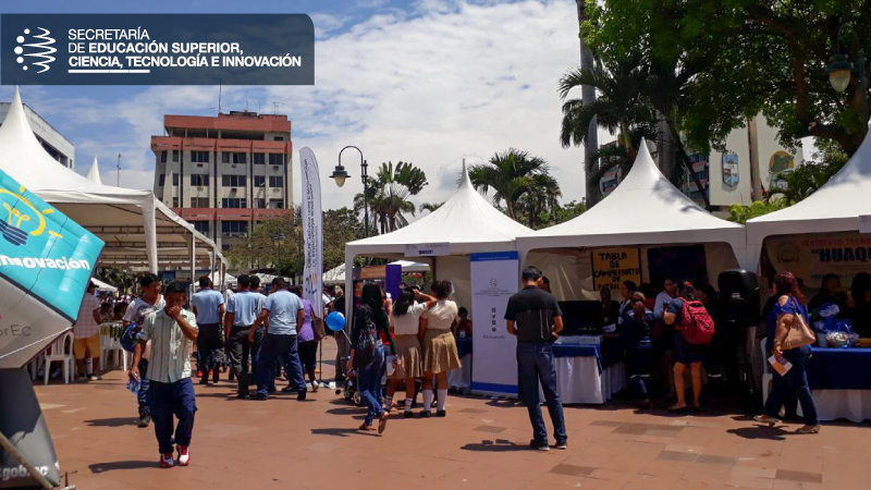 En 30 stands se socializó la oferta académica de las instituciones de educación superior de El Oro.