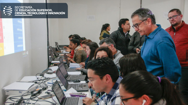 Augusto Barrera, titular de la Senescyt, visitó las instalaciones del Centro de Monitoreo.